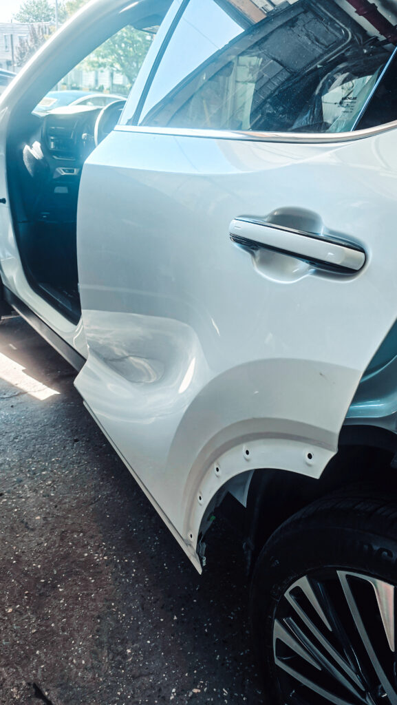 Why Paintless Dent Removal Is the Best Solution for White Pearl Vehicle
